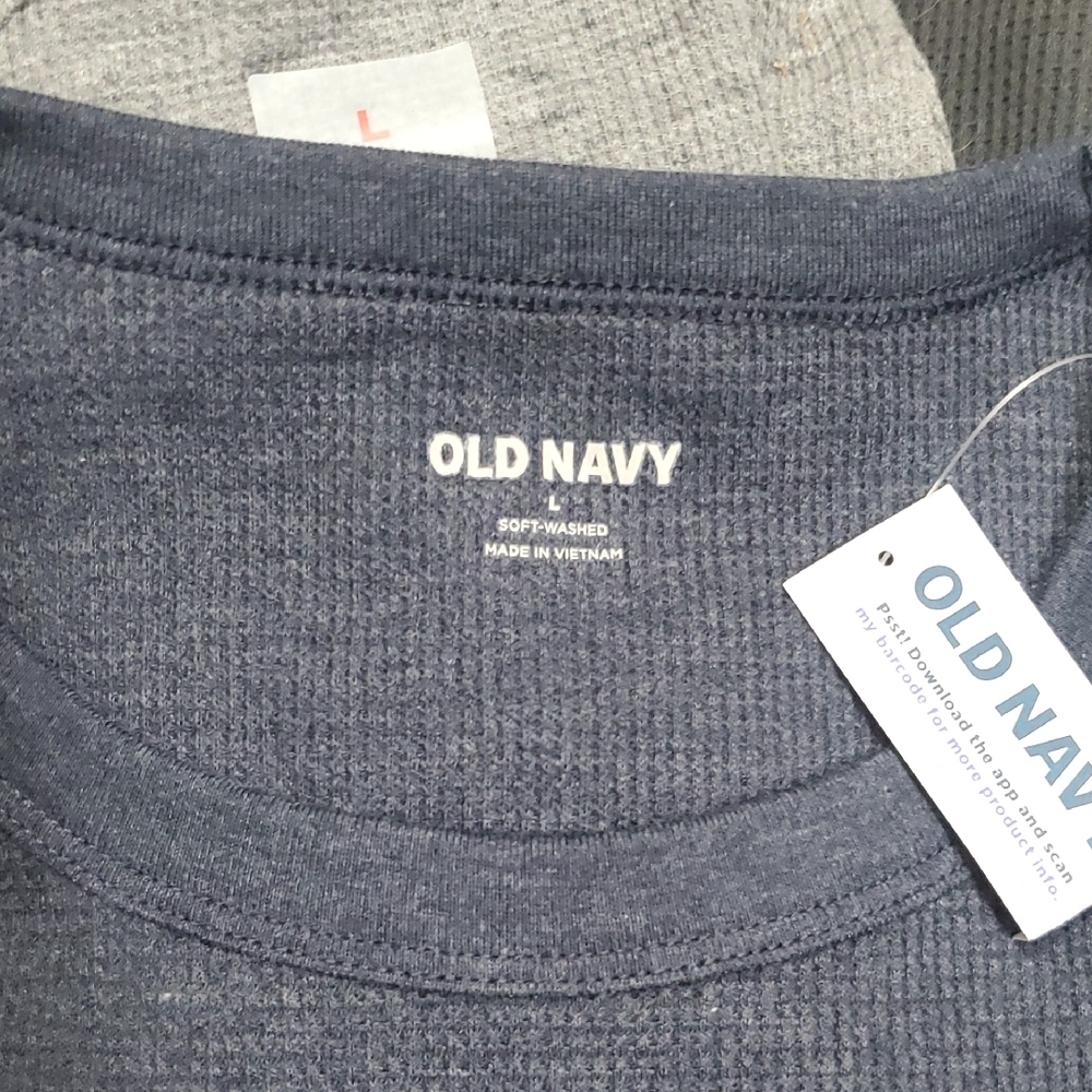 Old Navy Men's Navy and Gray Long Sleeve Tees - Picture 5 of 5